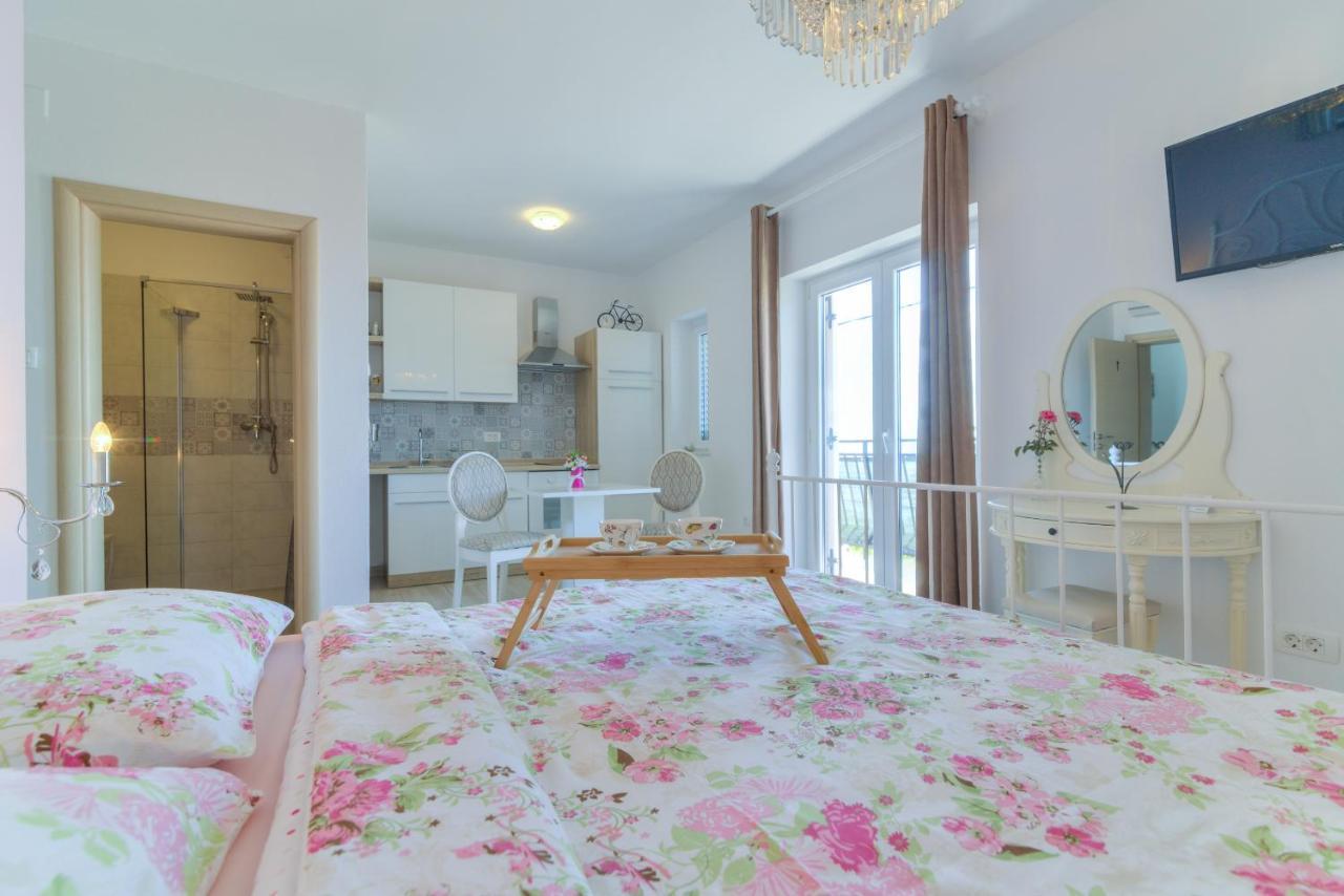 Apartments Jo Сень Экстерьер фото